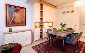 Krum Khan Top Centre Apartment